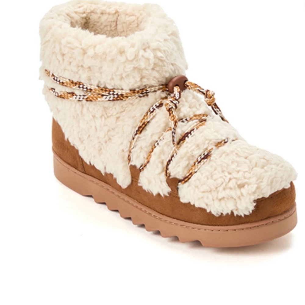 Dearfoams Cozy Teddy Boot Slippers Cream 5/6 NWT Plush‎ Memory Foam Bootie
